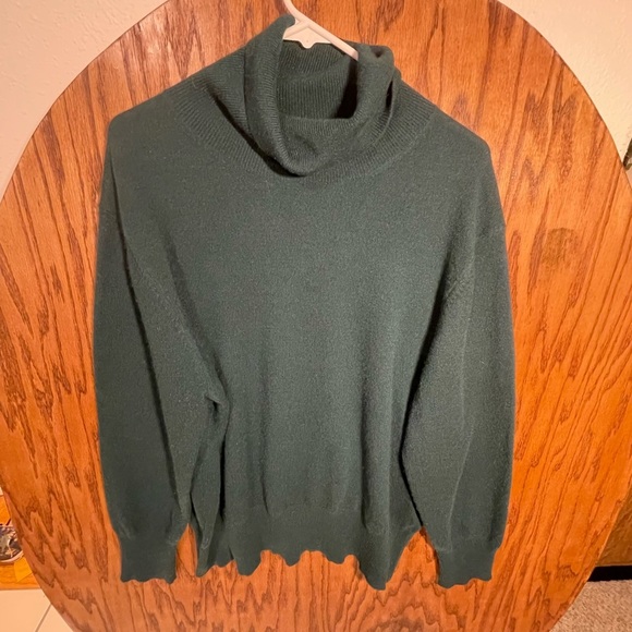 Neiman Marcus Sweaters - Neiman Marcus Cashmere Turtleneck Sweater